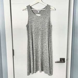 (Maternity) Grey flowy sleeveless dress